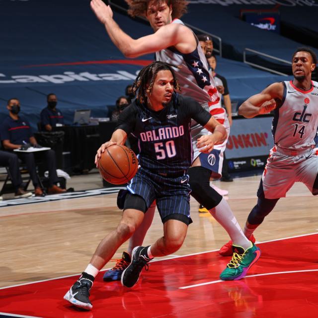 缺阵两个月迎来复出 魔术新秀收获韦少宝贵建议