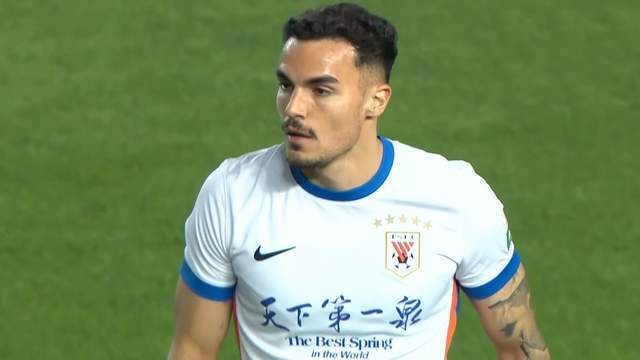 开云电子-后防核心缺阵，彭啸该上了，泰山破重庆铁桶阵 得靠克雷桑再救主